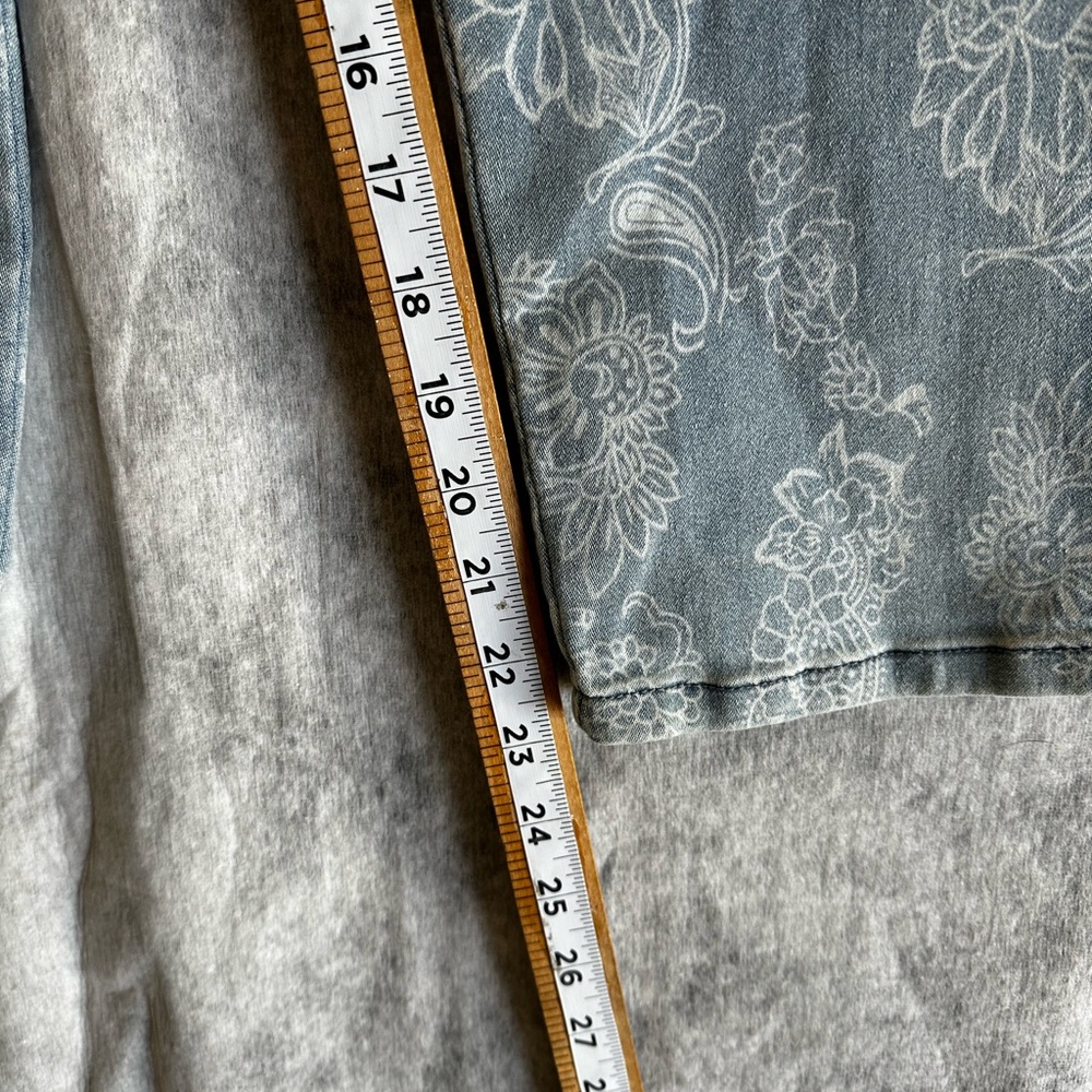 DG2 by Diane Gilman Floral Embroidered Cropped Jeans - Blue and Red - Picture 12 of 15